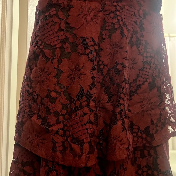 NWT Lulus Molinetto Burgundy Lace Ruffled Tiered Sleeveless Maxi Dress - Size XS - Picture 4 of 5